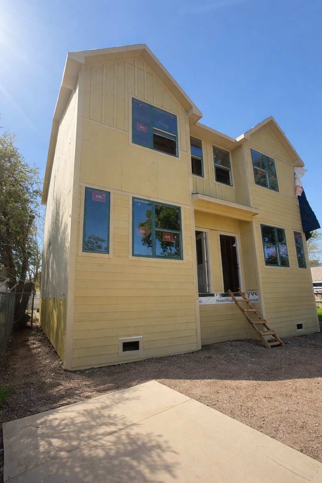 1418 East 34th Street Houston, TX 77022 - Photo 2 of 4 a front view of a house