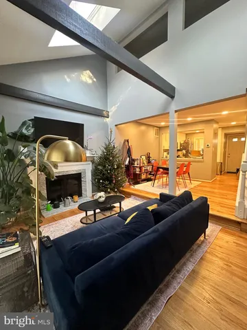 $2,900 | 2504 South Walter Reed Drive, Unit 2, Arlington, VA 22206