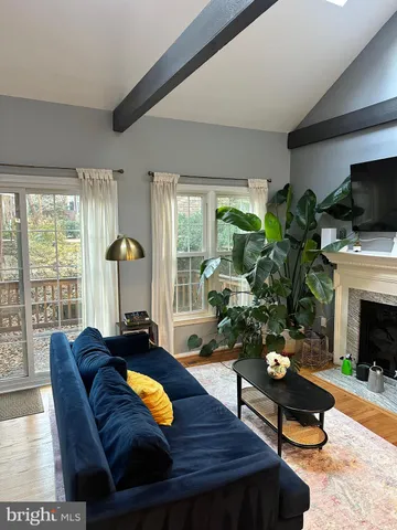 $2,900 | 2504 South Walter Reed Drive, Unit 2, Arlington, VA 22206