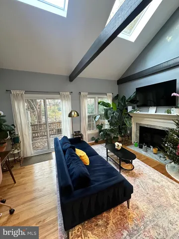 $2,900 | 2504 South Walter Reed Drive, Unit 2, Arlington, VA 22206