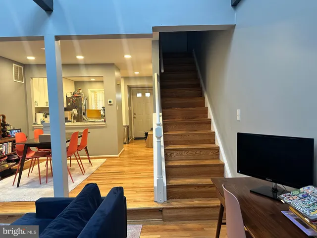 $2,900 | 2504 South Walter Reed Drive, Unit 2, Arlington, VA 22206