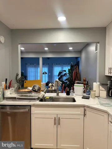 $2,900 | 2504 South Walter Reed Drive, Unit 2, Arlington, VA 22206