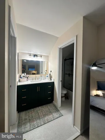 $2,900 | 2504 South Walter Reed Drive, Unit 2, Arlington, VA 22206