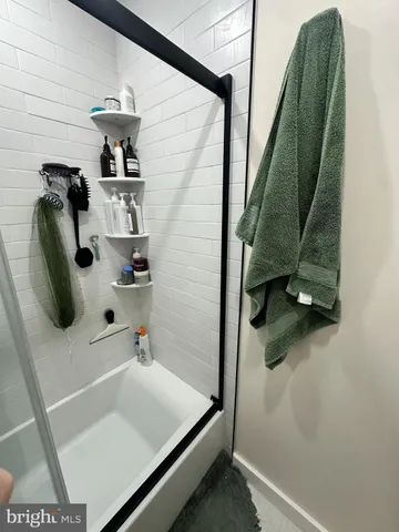 $2,900 | 2504 South Walter Reed Drive, Unit 2, Arlington, VA 22206