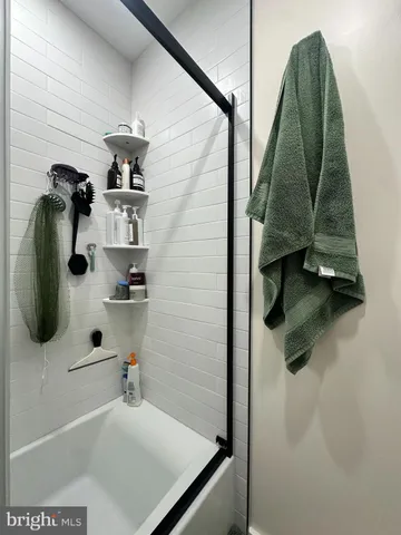 $2,900 | 2504 South Walter Reed Drive, Unit 2, Arlington, VA 22206