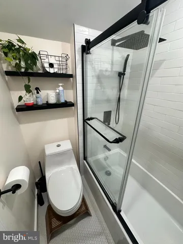 $2,900 | 2504 South Walter Reed Drive, Unit 2, Arlington, VA 22206