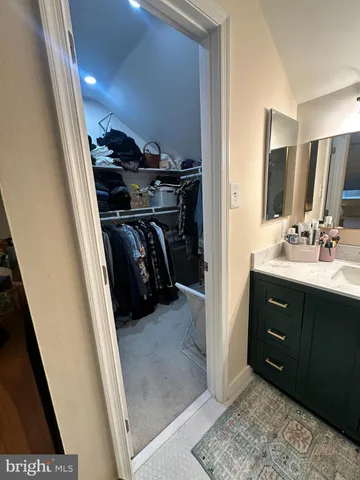 $2,900 | 2504 South Walter Reed Drive, Unit 2, Arlington, VA 22206