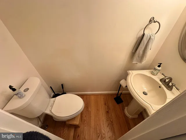 $2,900 | 2504 South Walter Reed Drive, Unit 2, Arlington, VA 22206