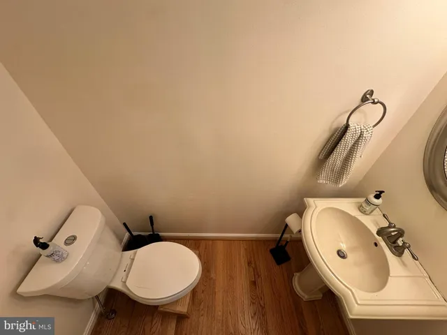 $2,900 | 2504 South Walter Reed Drive, Unit 2, Arlington, VA 22206