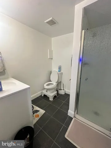 $2,900 | 2504 South Walter Reed Drive, Unit 2, Arlington, VA 22206