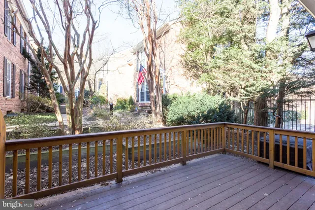 $2,900 | 2504 South Walter Reed Drive, Unit 2, Arlington, VA 22206