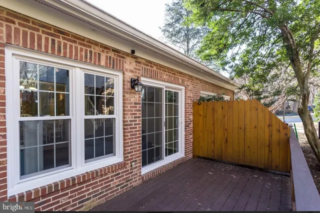 $2,900 | 2504 South Walter Reed Drive, Unit 2, Arlington, VA 22206