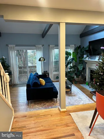 $2,900 | 2504 South Walter Reed Drive, Unit 2, Arlington, VA 22206