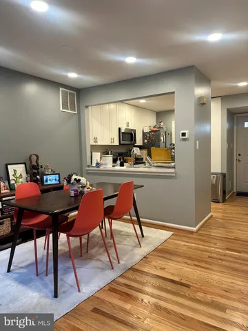 $2,900 | 2504 South Walter Reed Drive, Unit 2, Arlington, VA 22206