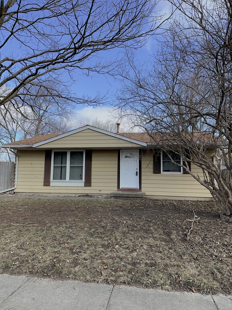 a front view of a house with garage