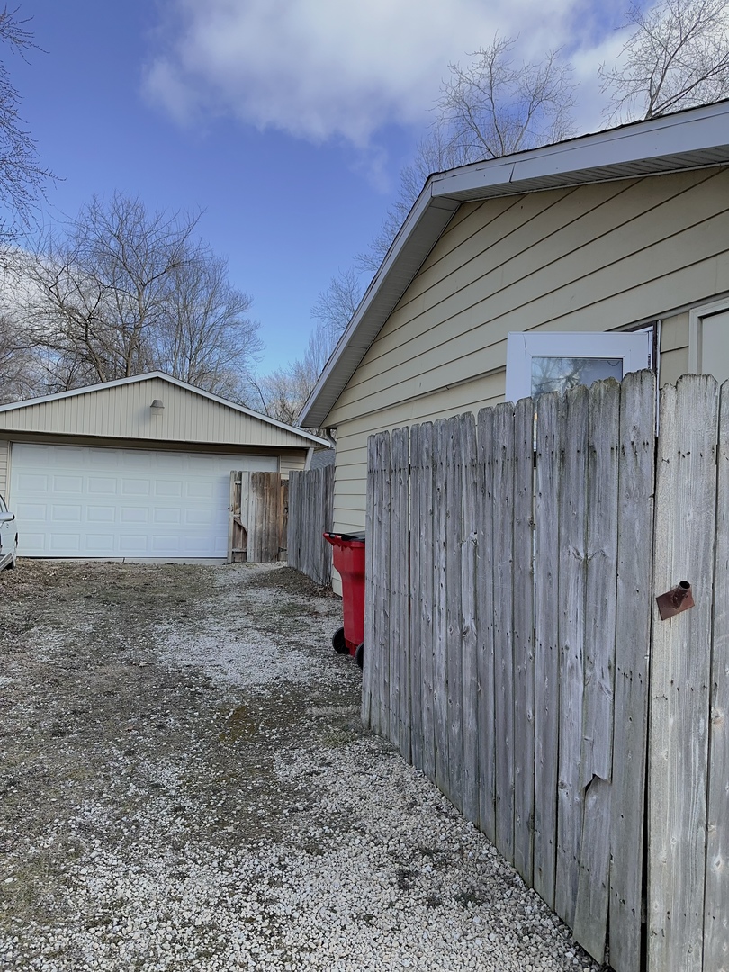 3320 York Drive Champaign, IL 61821 - Photo 4 of 4 a view of a backyard