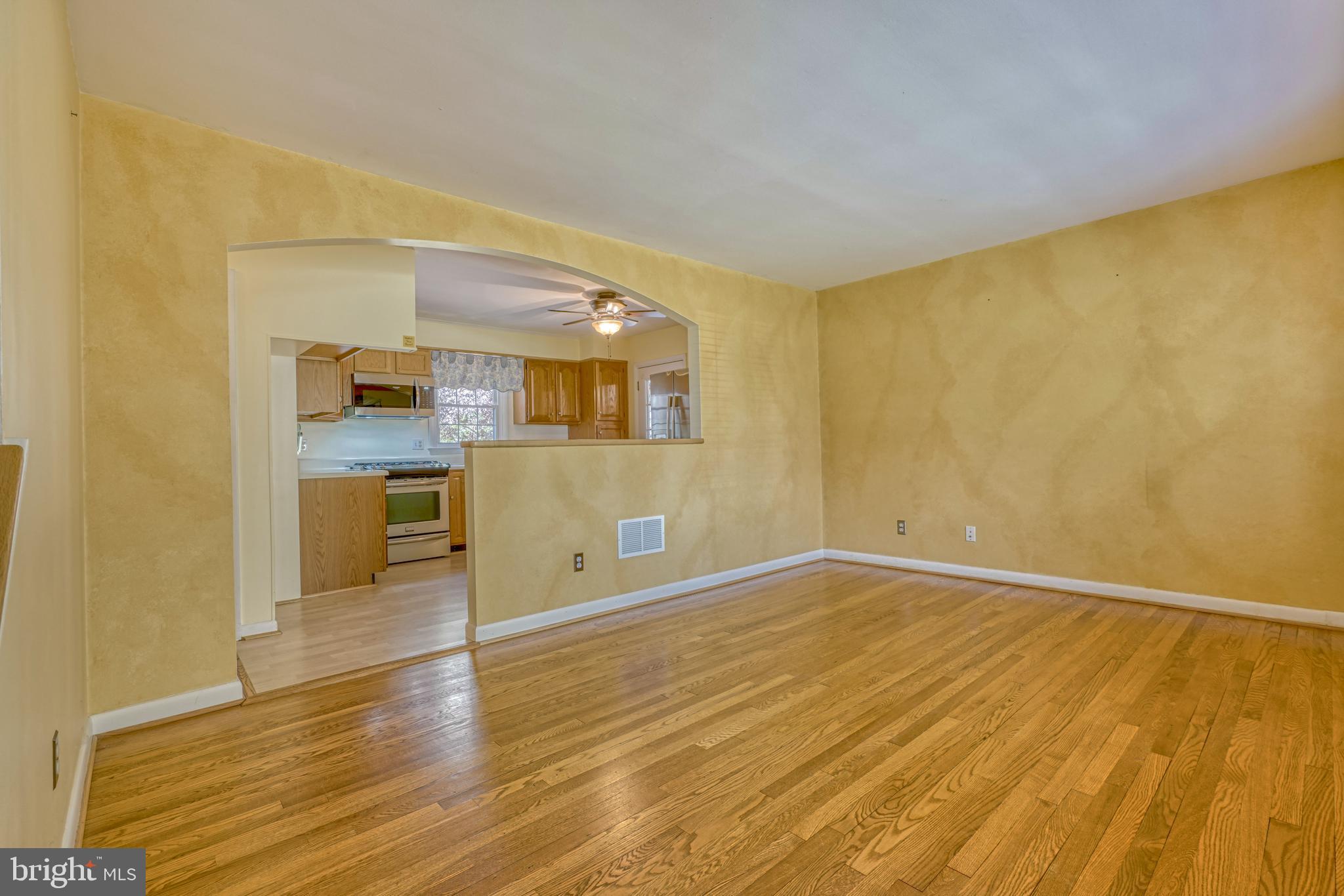4830 Rollingtop Road Ellicott City, MD 21043 - Photo 8 of 65 Gallery Image 8