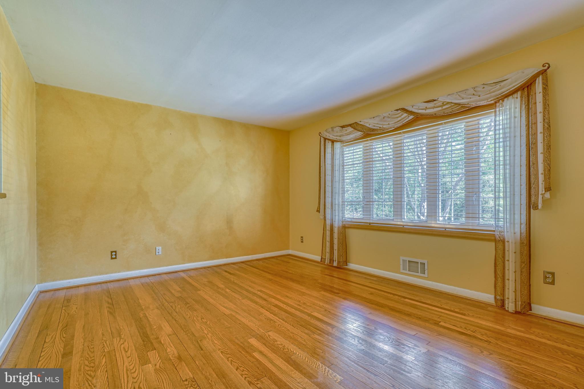 4830 Rollingtop Road Ellicott City, MD 21043 - Photo 9 of 65 Gallery Image 9