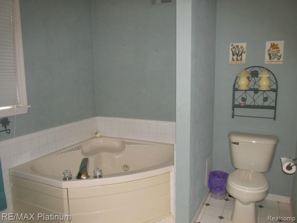 2828 Laurel Ridge Lane Howell, MI 48843 - Photo 16 of 24