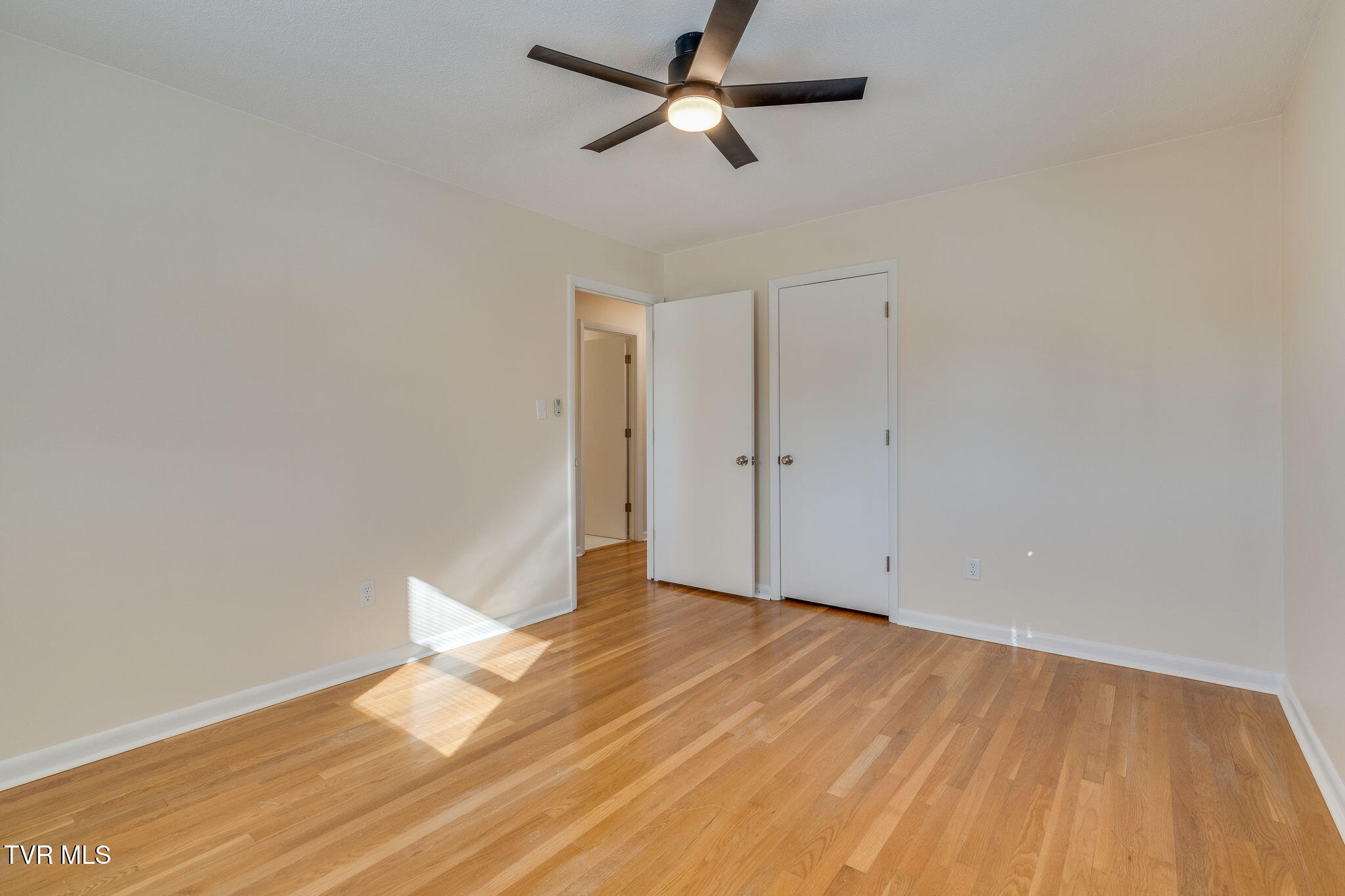 1527 Sun Valley Road Johnson City, TN 37604 - Photo 12 of 36 013