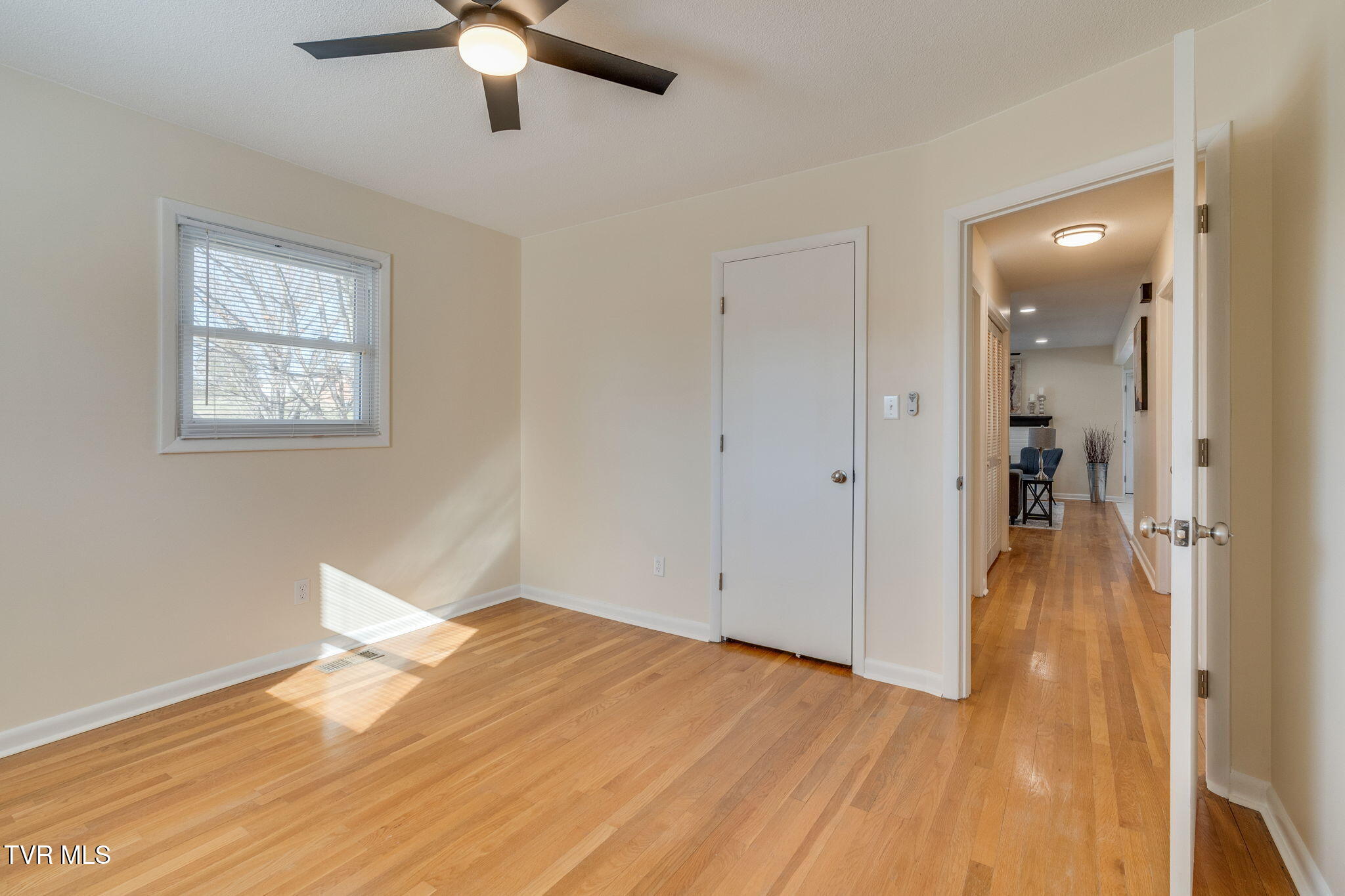 1527 Sun Valley Road Johnson City, TN 37604 - Photo 14 of 36 015