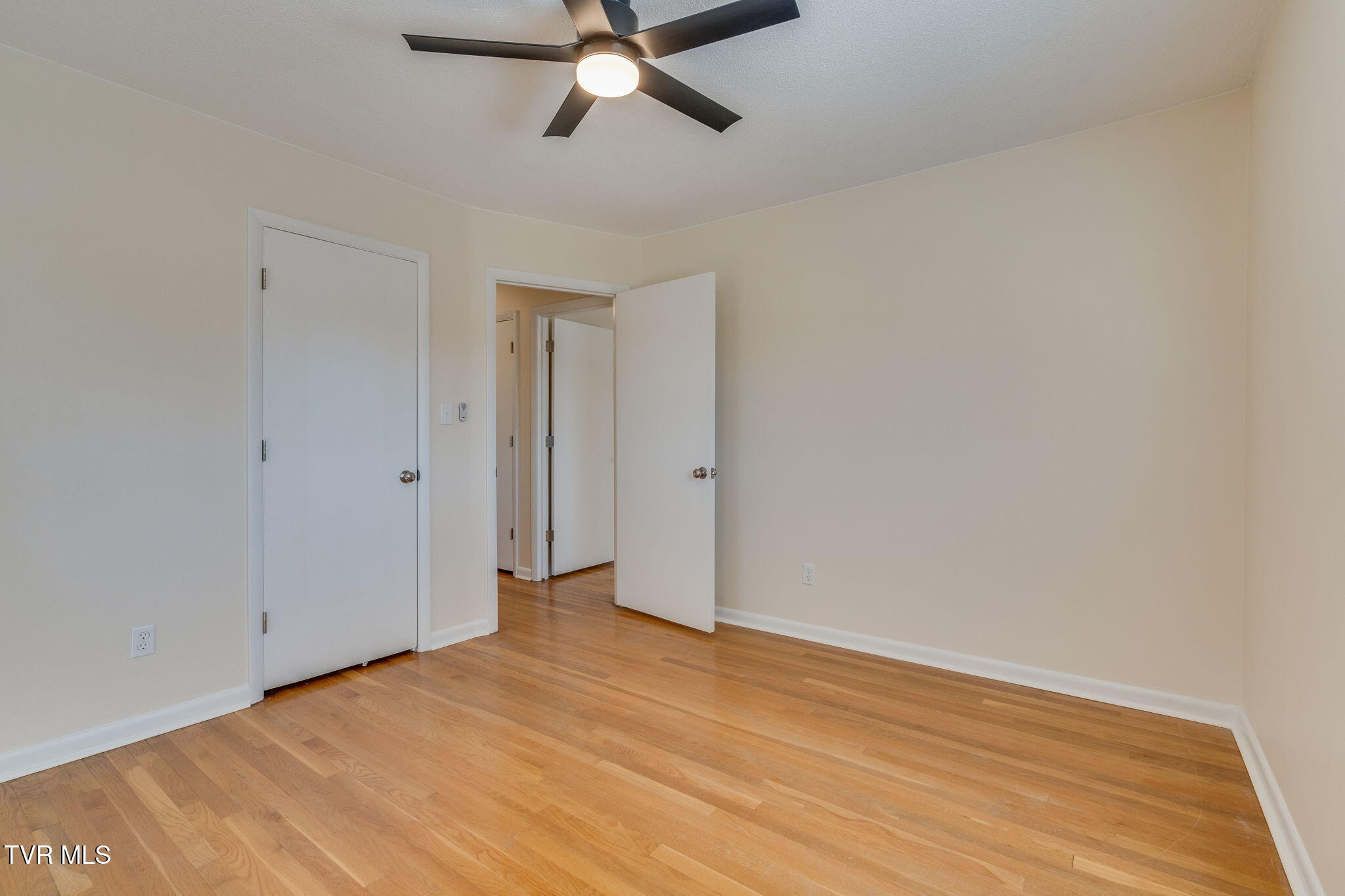 1527 Sun Valley Road Johnson City, TN 37604 - Photo 15 of 36 016