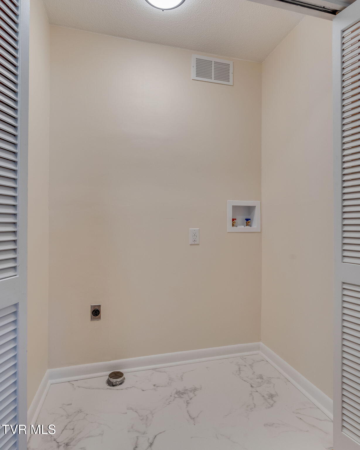 1527 Sun Valley Road Johnson City, TN 37604 - Photo 21 of 36 022