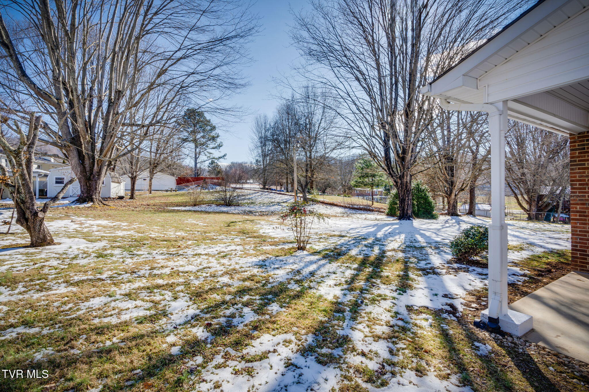 1527 Sun Valley Road Johnson City, TN 37604 - Photo 31 of 36 032