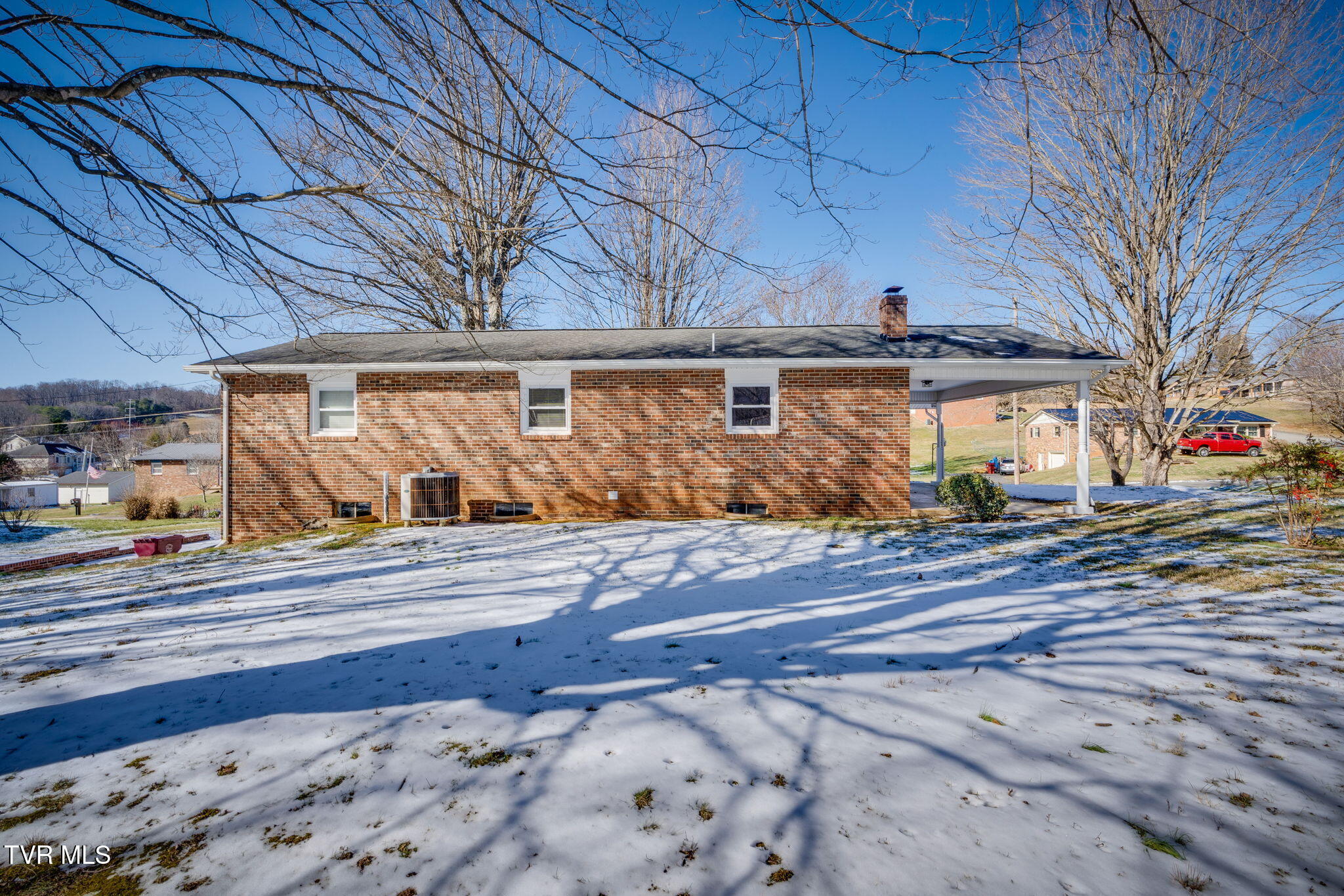 1527 Sun Valley Road Johnson City, TN 37604 - Photo 33 of 36 034