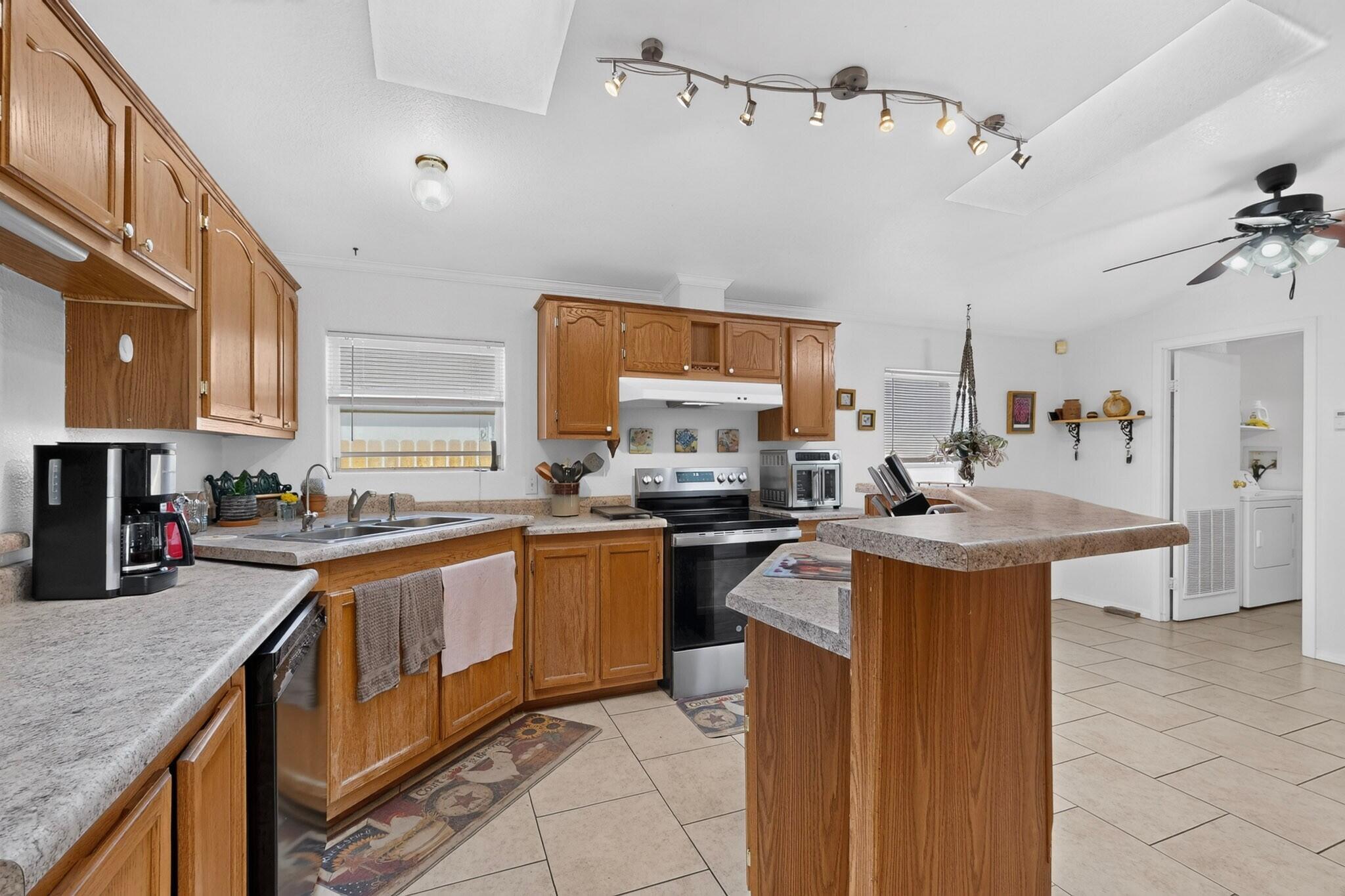 8905 Odin Road Southwest Albuquerque, NM 87121 - Photo 12 of 42 Gallery Image 12