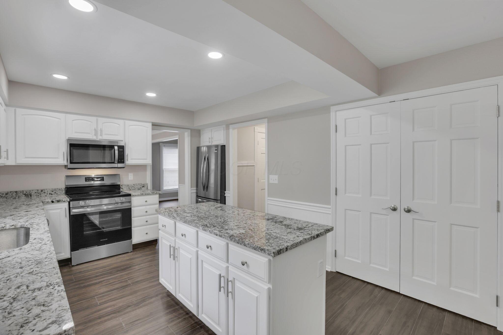 7048 Fitzgerald Road Dublin, OH 43017 - Photo 19 of 73 19-web-or-mls-4E7A4541