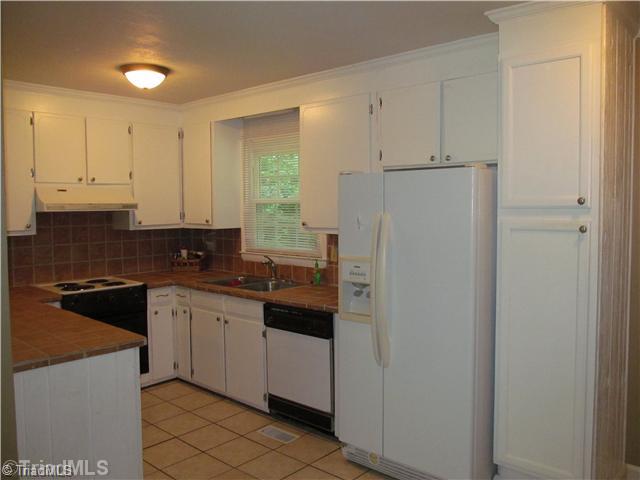250 Bethany Road Lexington, NC 27292 - Photo 3 of 10 Kitchen.