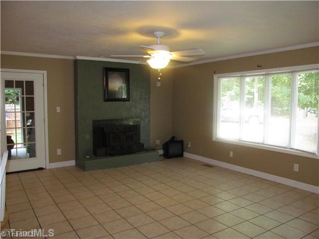 250 Bethany Road Lexington, NC 27292 - Photo 4 of 10 Living Room.