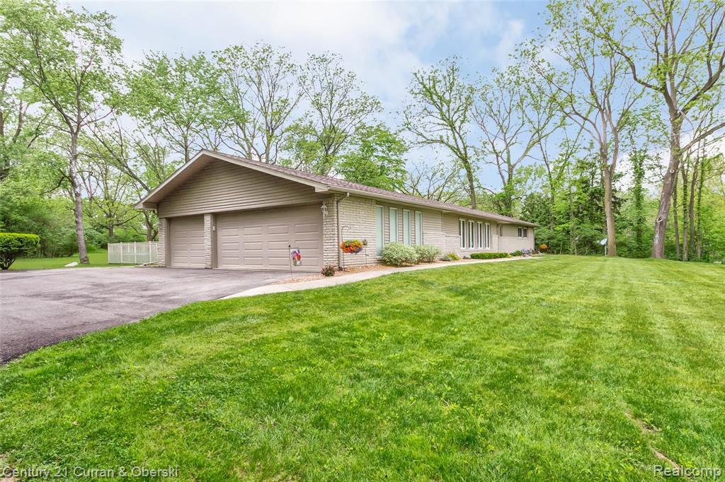 28735 Salem Road Farmington, MI 48334 - Photo 3 of 42