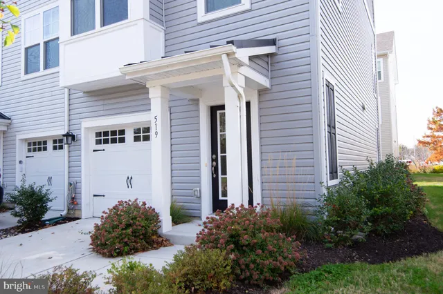 a view of a house with a yard and plants