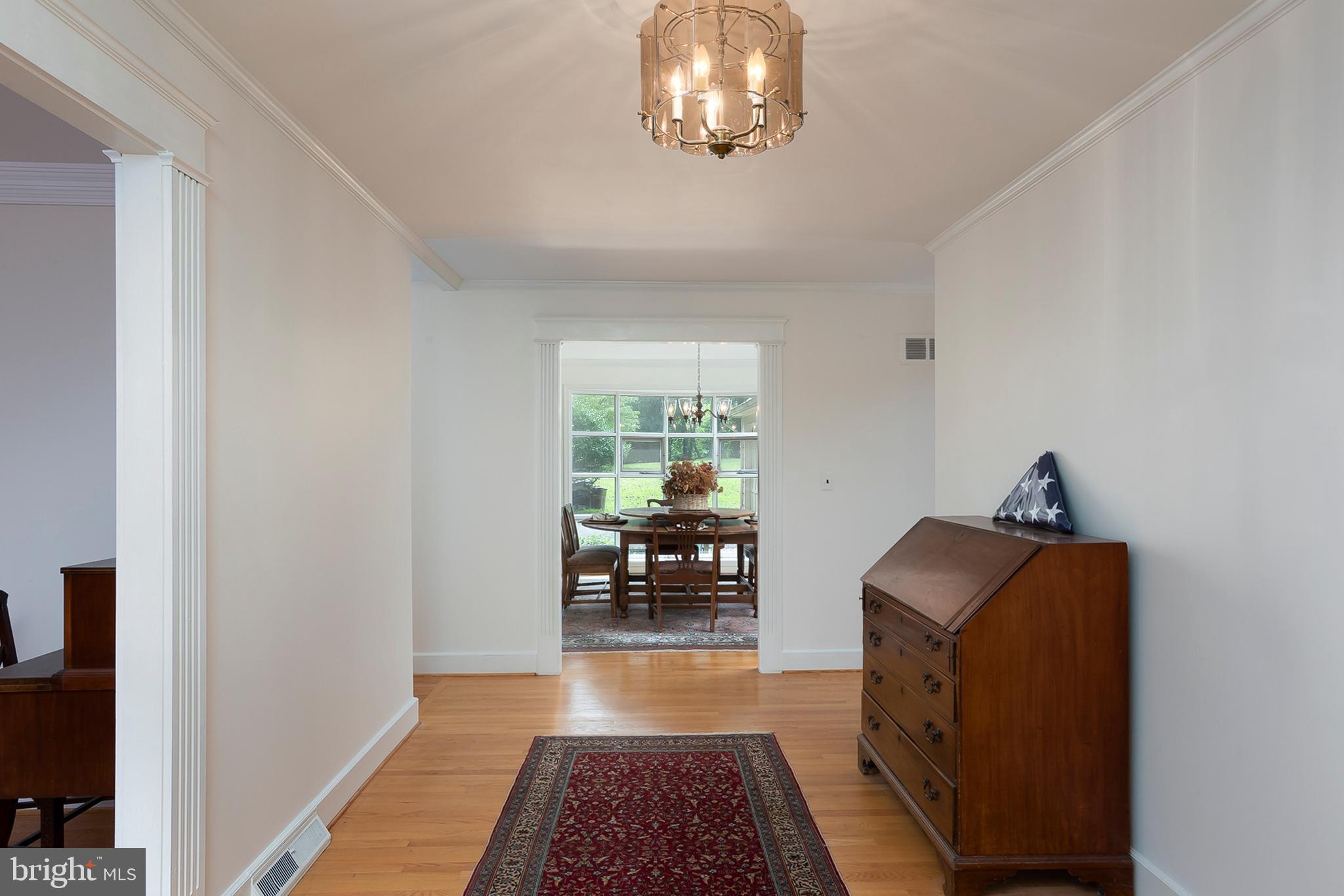 1628 Winchester Road Annapolis, MD 21409 - Photo 3 of 37 Inviting Foyer