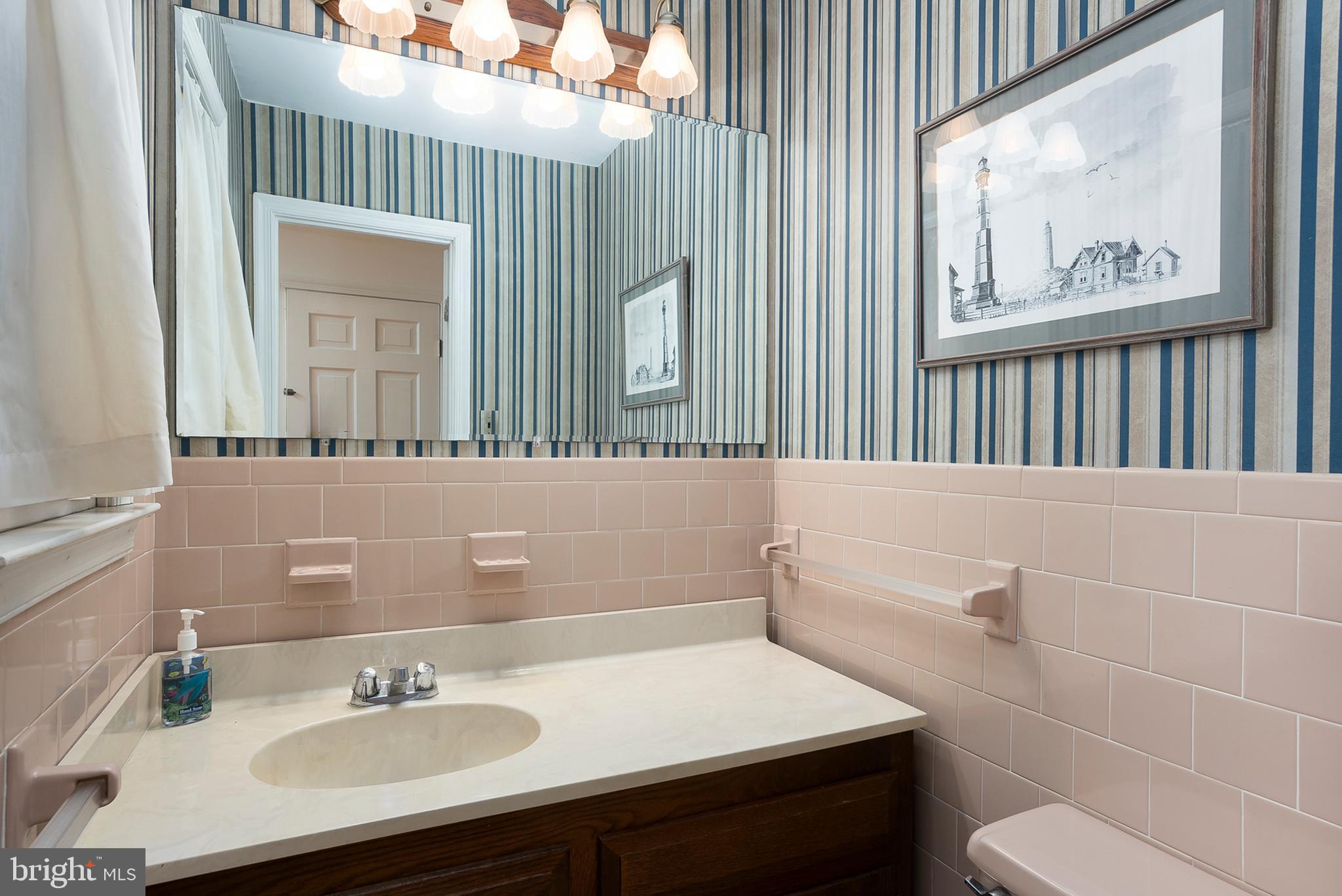 1628 Winchester Road Annapolis, MD 21409 - Photo 8 of 37 Powder Room