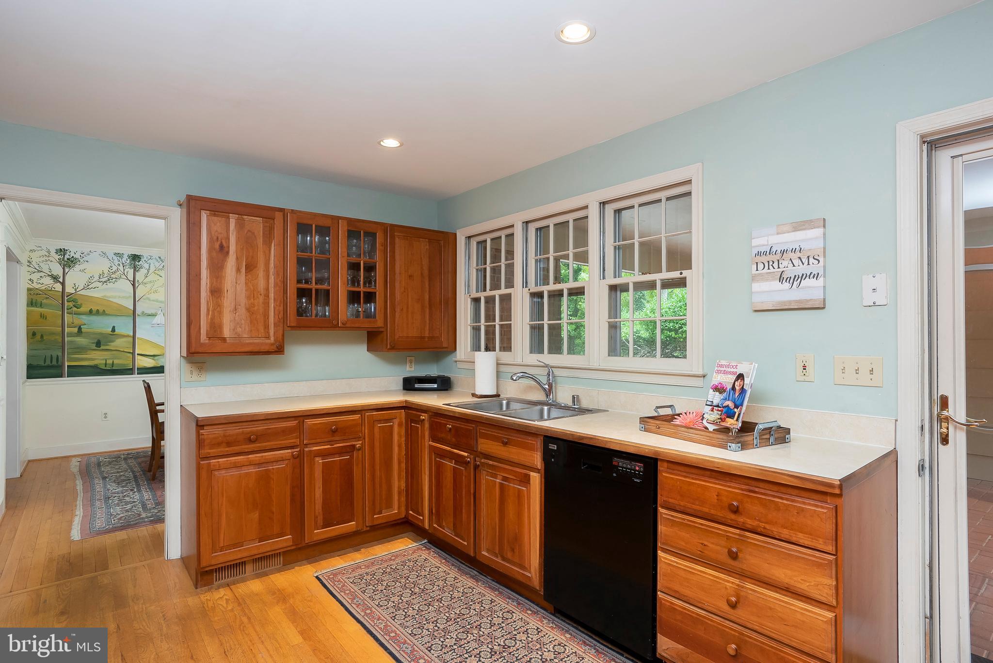 1628 Winchester Road Annapolis, MD 21409 - Photo 10 of 37 Kitchen w/access to the Breezway