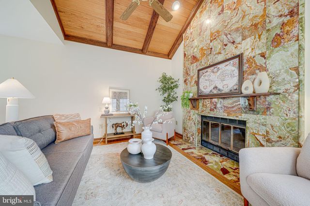 $935,000 | 10836 Brewer House Road, Rockville, MD 20852