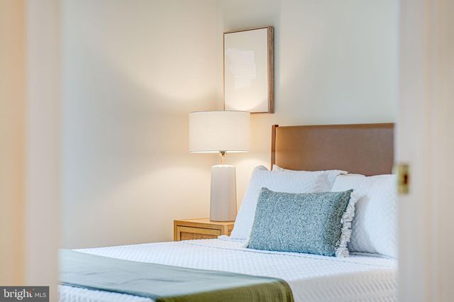 $935,000 | 10836 Brewer House Road, Rockville, MD 20852