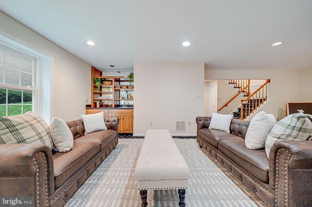 $935,000 | 10836 Brewer House Road, Rockville, MD 20852