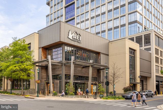 $935,000 | 10836 Brewer House Road, Rockville, MD 20852