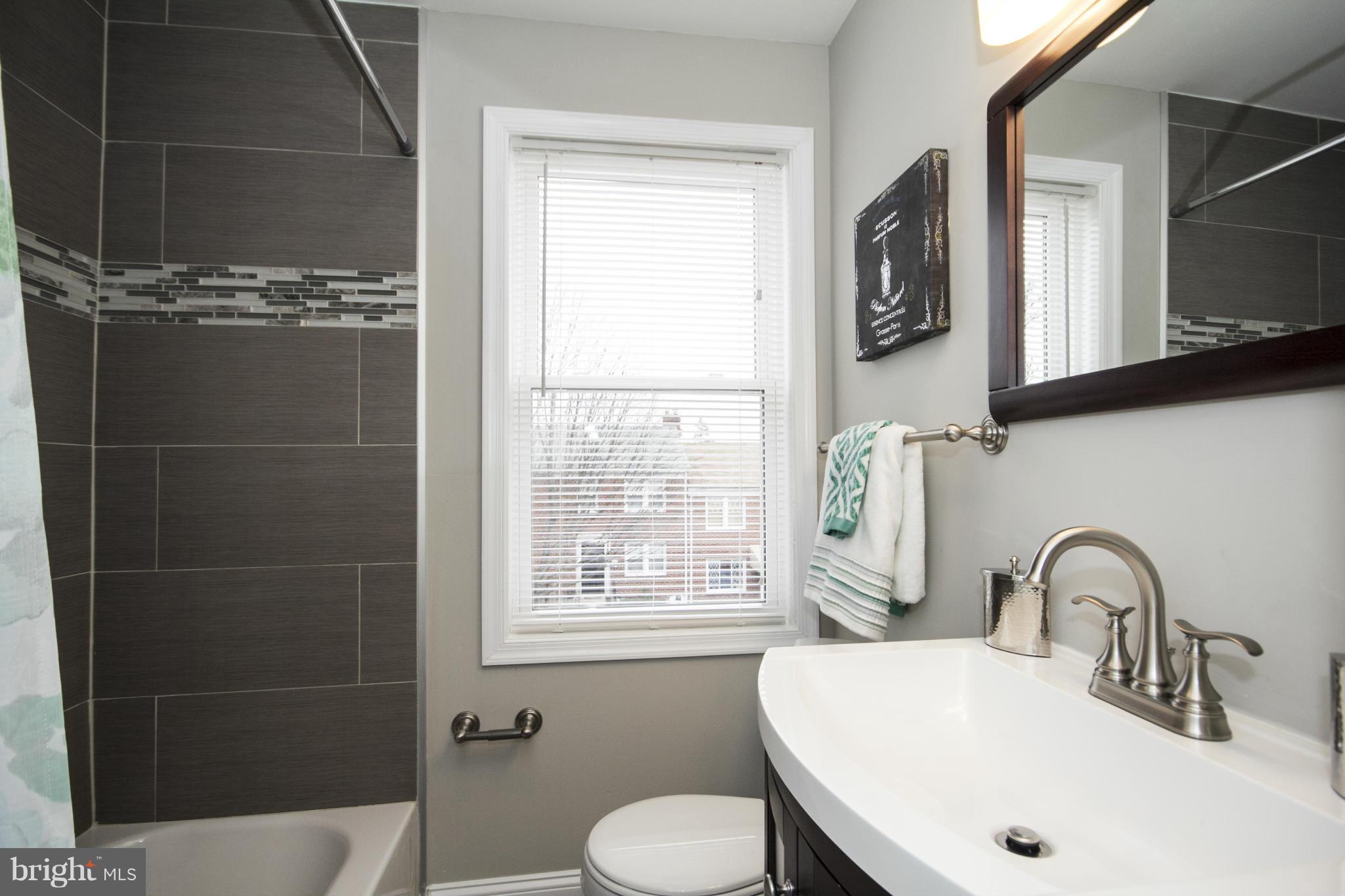 3824 Elkader Road Baltimore, MD 21218 - Photo 18 of 29 Bath (Master)