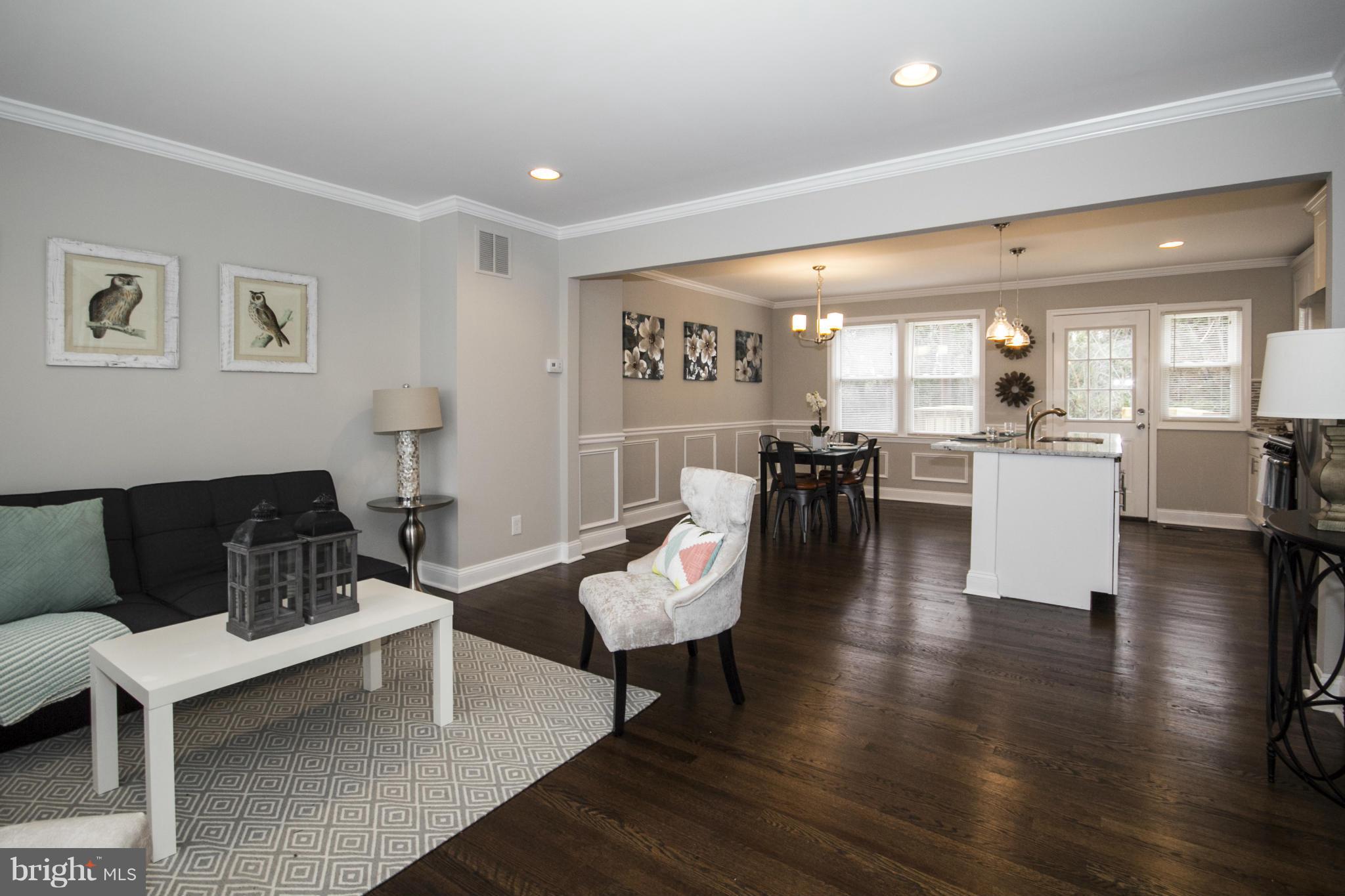 3824 Elkader Road Baltimore, MD 21218 - Photo 3 of 29 Living Room