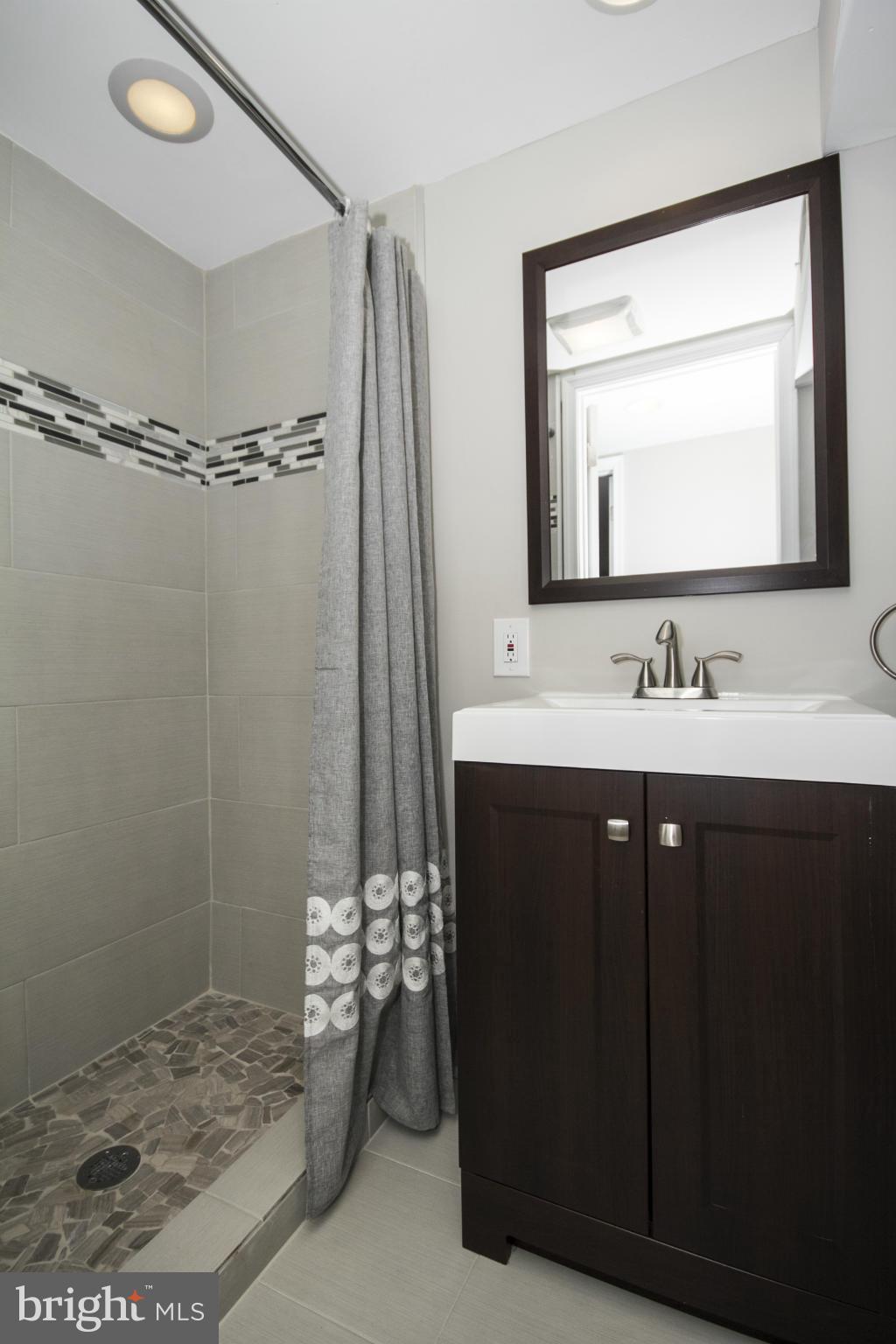 3824 Elkader Road Baltimore, MD 21218 - Photo 26 of 29 Bath