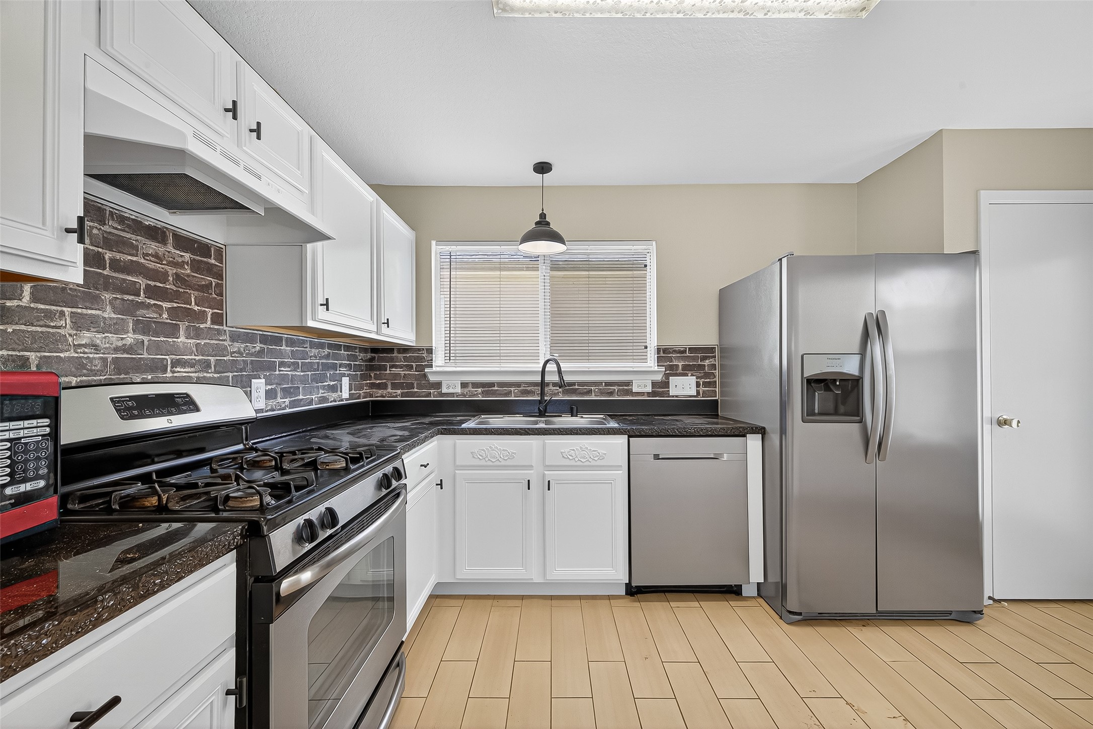 6343 Settlers Square Lane Katy, TX 77449 - Photo 21 of 41 a kitchen with stainless steel appliances granite countertop a sink stove and refrigerator