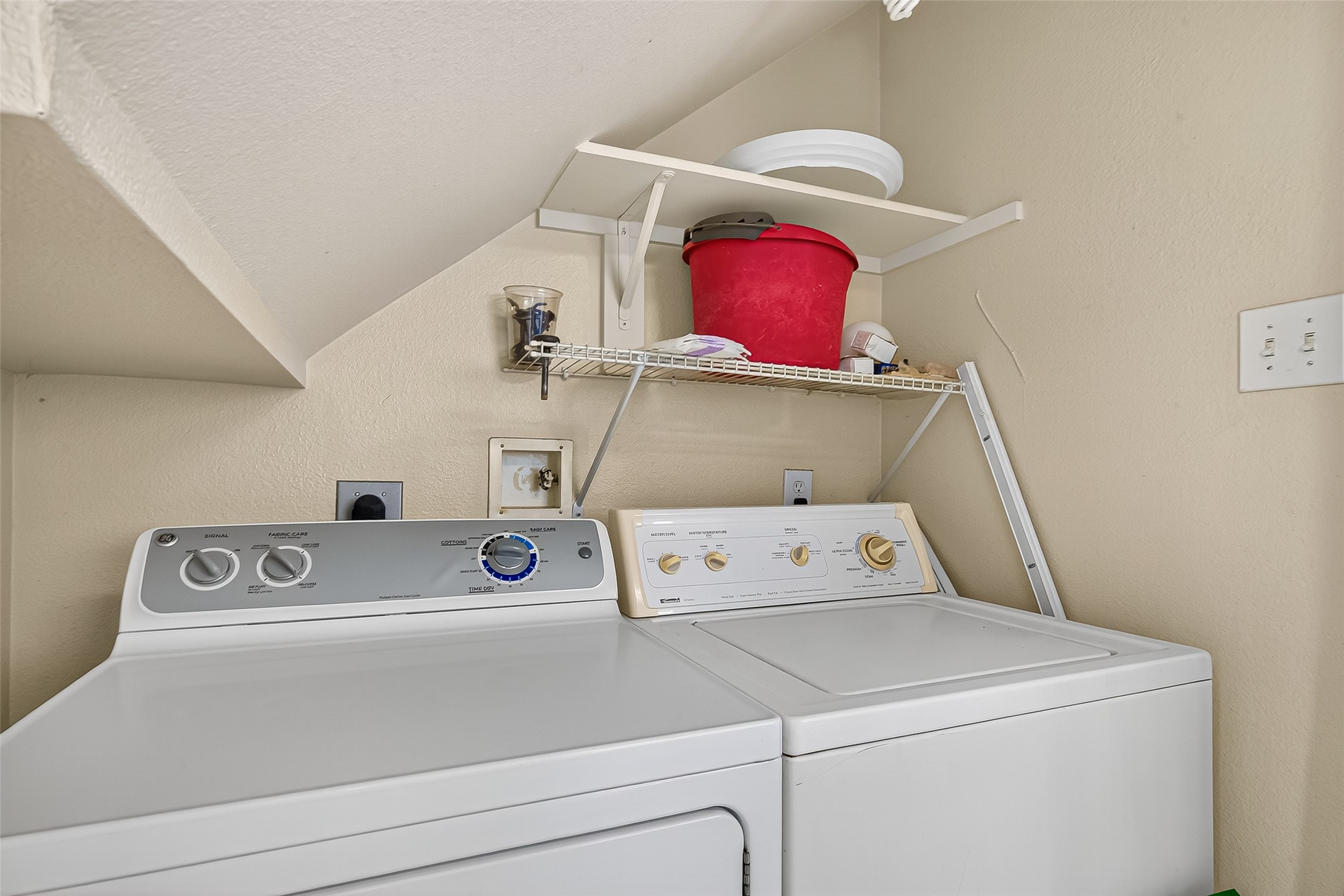 6343 Settlers Square Lane Katy, TX 77449 - Photo 25 of 41 a utility room with dryer and washer