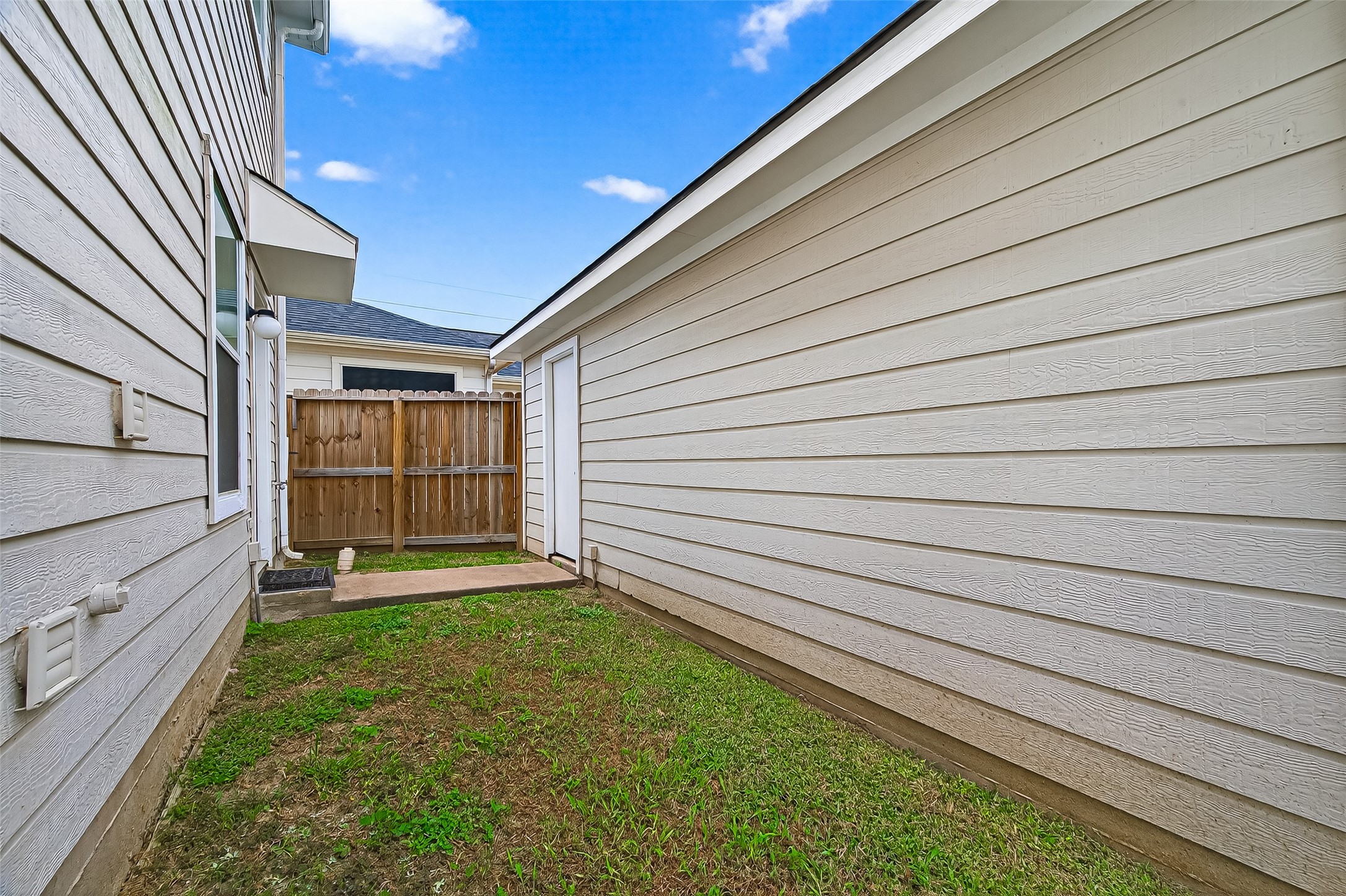 6343 Settlers Square Lane Katy, TX 77449 - Photo 40 of 41 a view of backyard with cabin