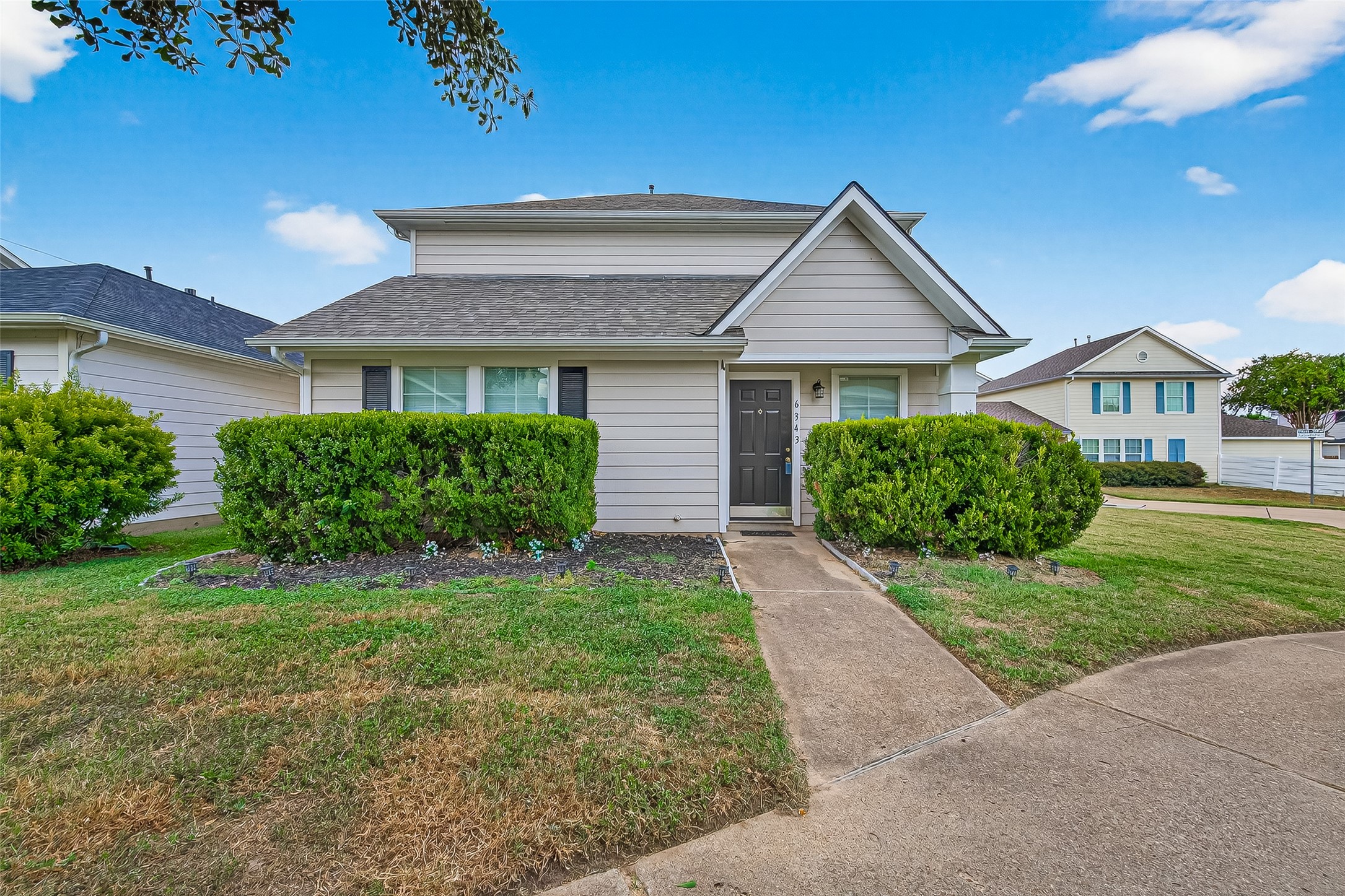 6343 Settlers Square Lane Katy, TX 77449 - Photo 4 of 41 a front view of a house with a yard