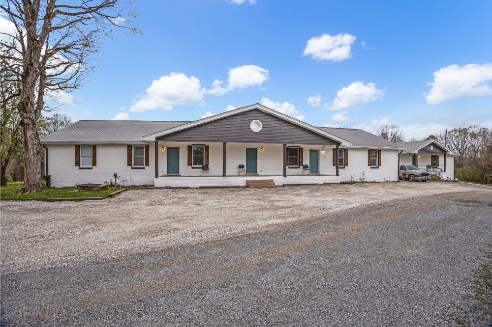 151 Covington Lane Dickson, TN 37055 - Photo 2 of 27